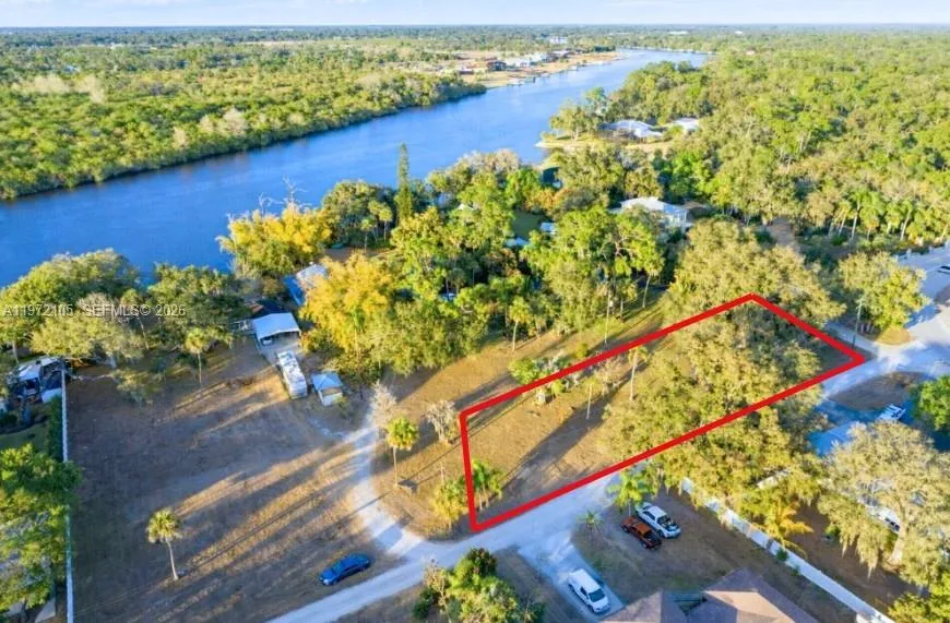 2014 Ft Denaud Rd, La Belle FL 33935
