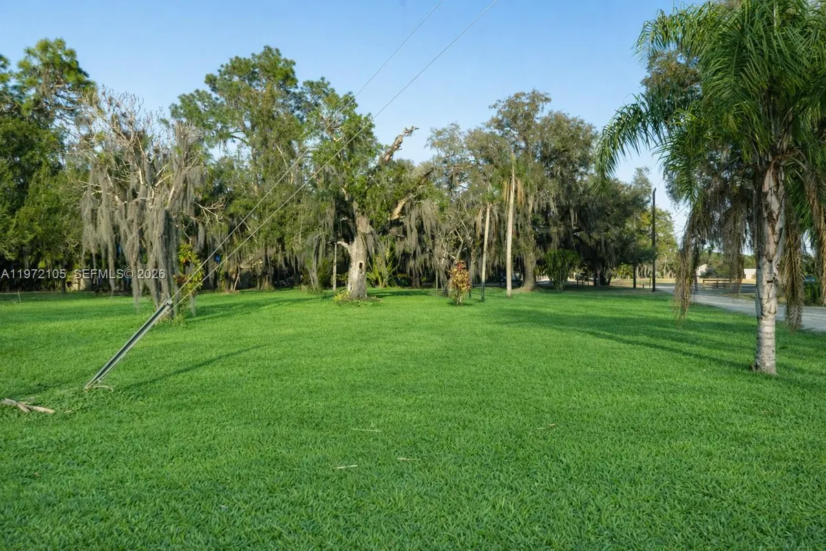 2014 Ft Denaud Rd, La Belle FL 33935