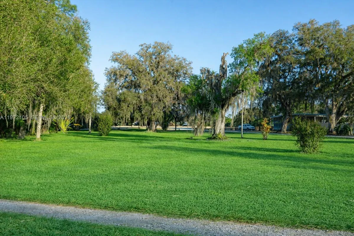 2014 Ft Denaud Rd, La Belle FL 33935