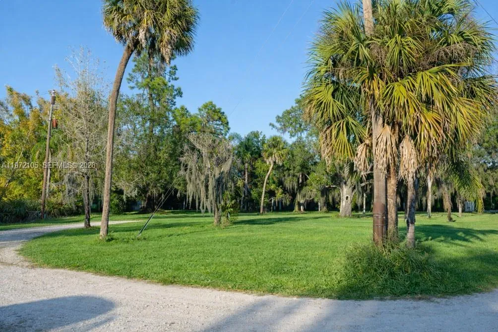 2014 Ft Denaud Rd, La Belle FL 33935