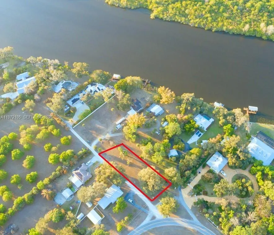 2014 Ft Denaud Rd, La Belle FL 33935