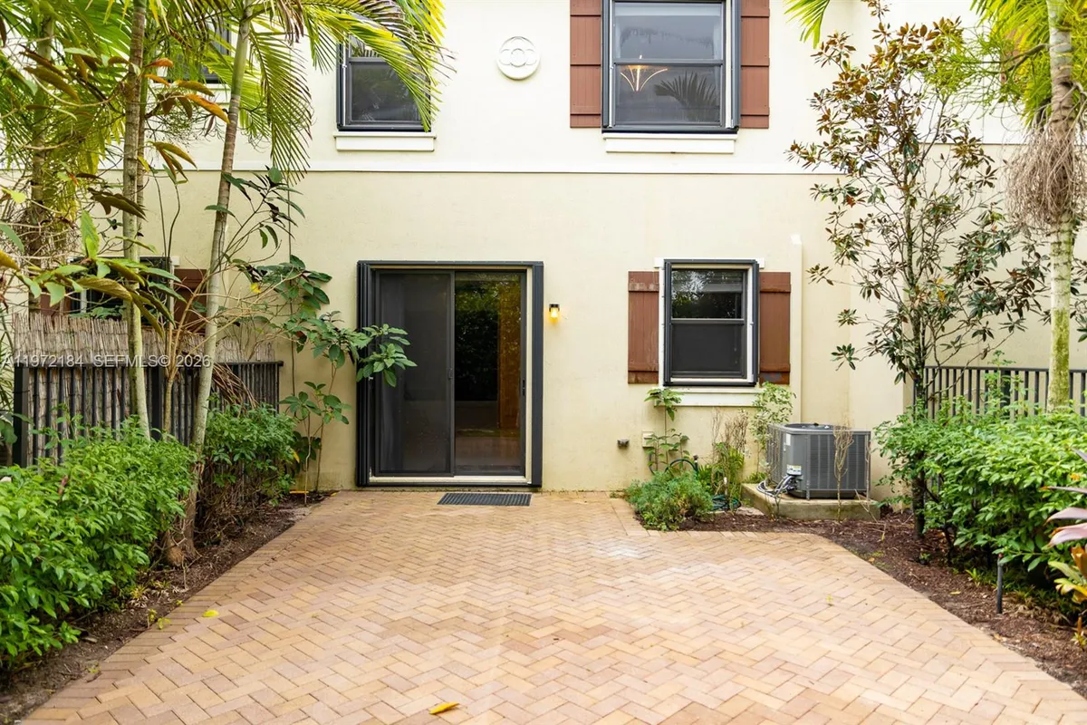 3993 S Allerdale Pl, Coconut Creek FL 33073