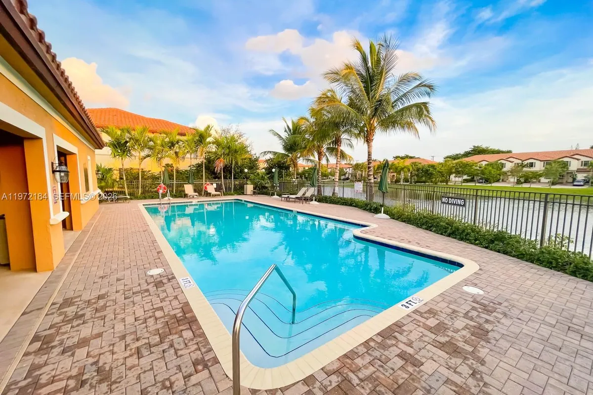 3993 S Allerdale Pl, Coconut Creek FL 33073