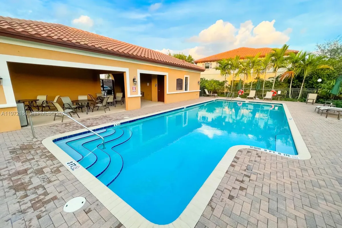 3993 S Allerdale Pl, Coconut Creek FL 33073