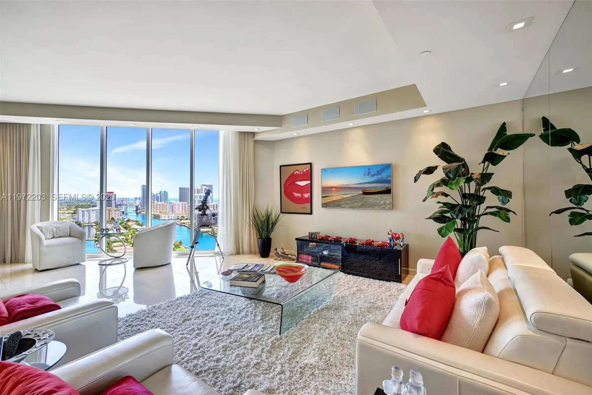 21200 Point Pl, Aventura FL 33180