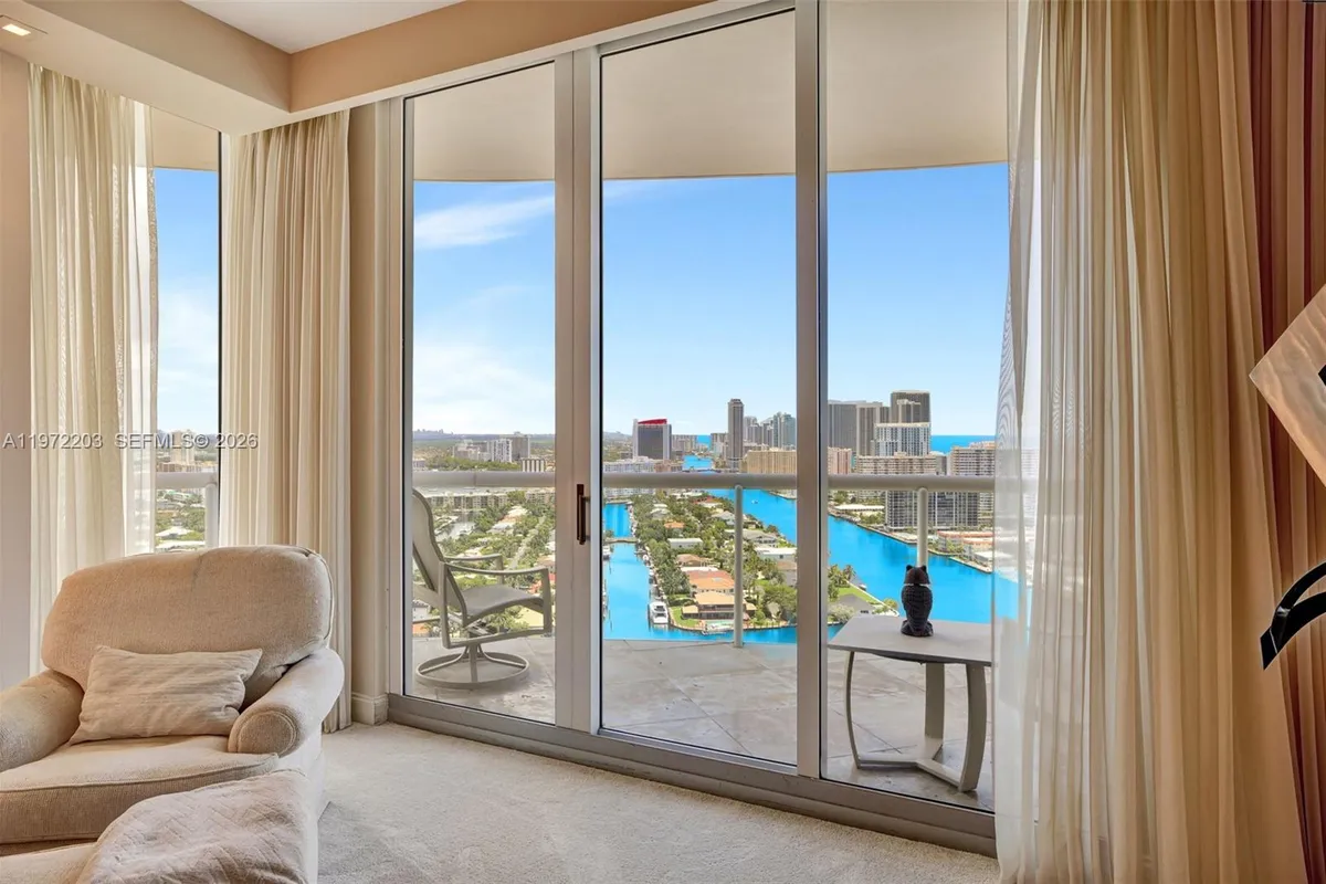 21200 Point Pl, Aventura FL 33180