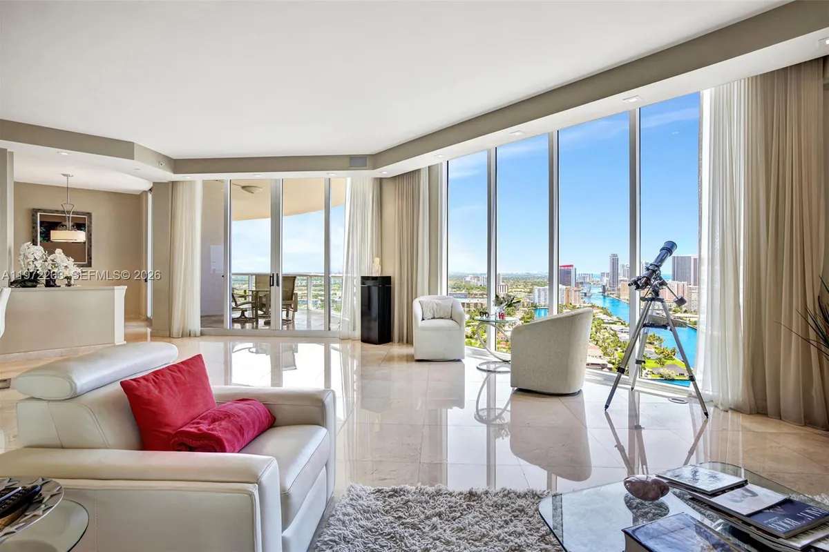 21200 Point Pl, Aventura FL 33180