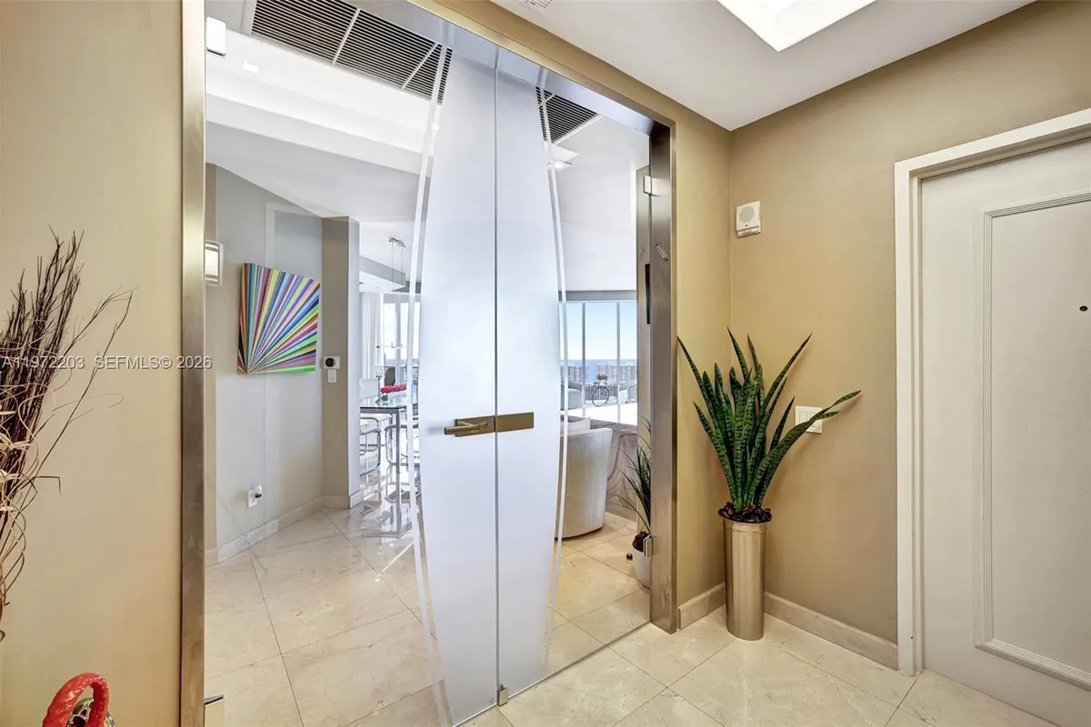 21200 Point Pl, Aventura FL 33180