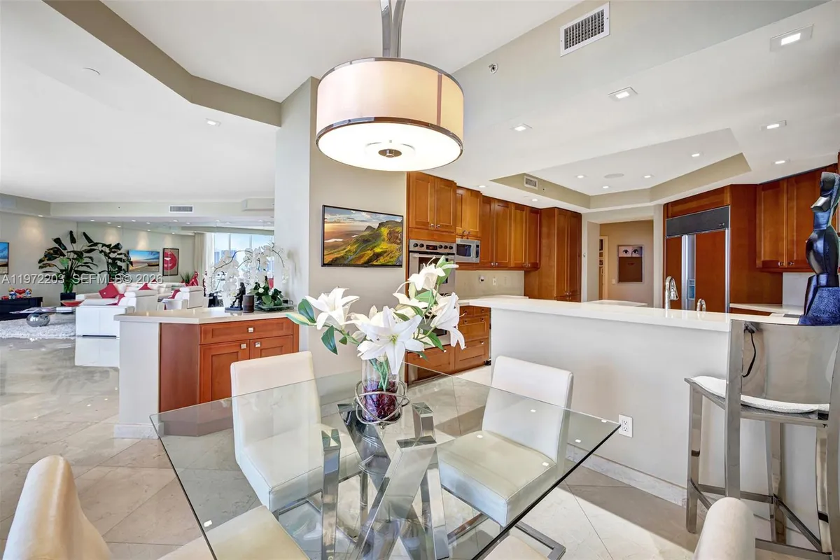 21200 Point Pl, Aventura FL 33180