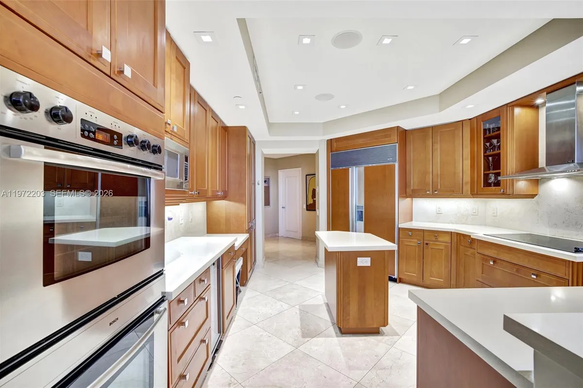 21200 Point Pl, Aventura FL 33180