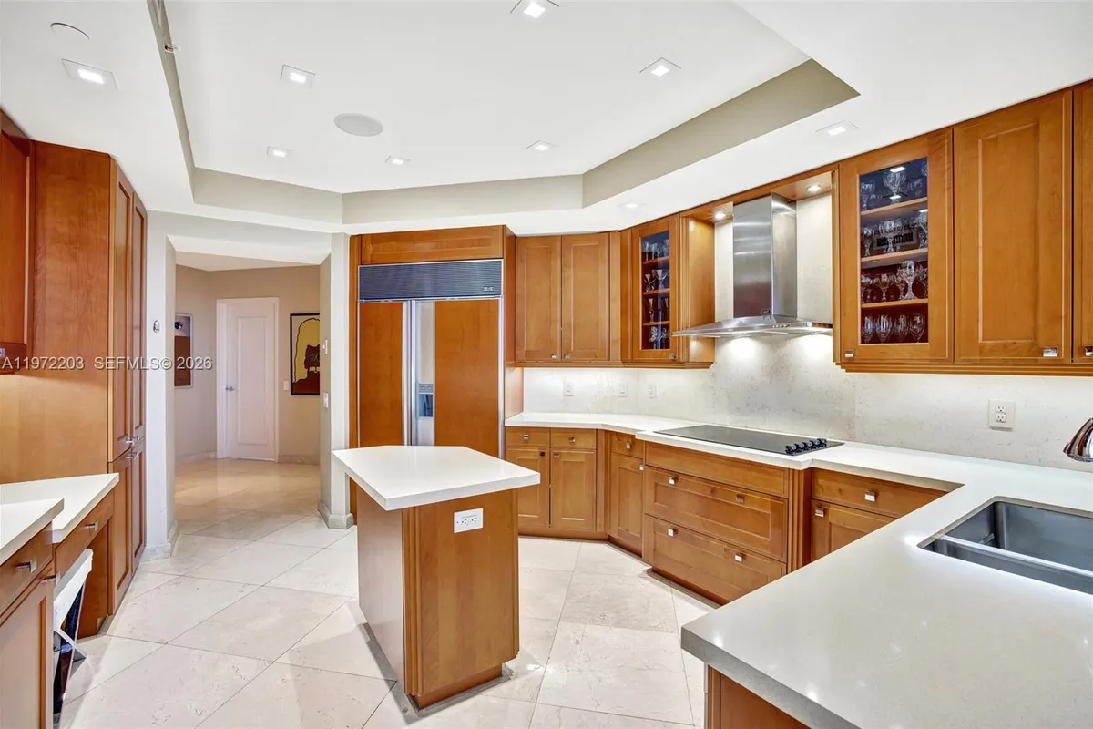 21200 Point Pl, Aventura FL 33180