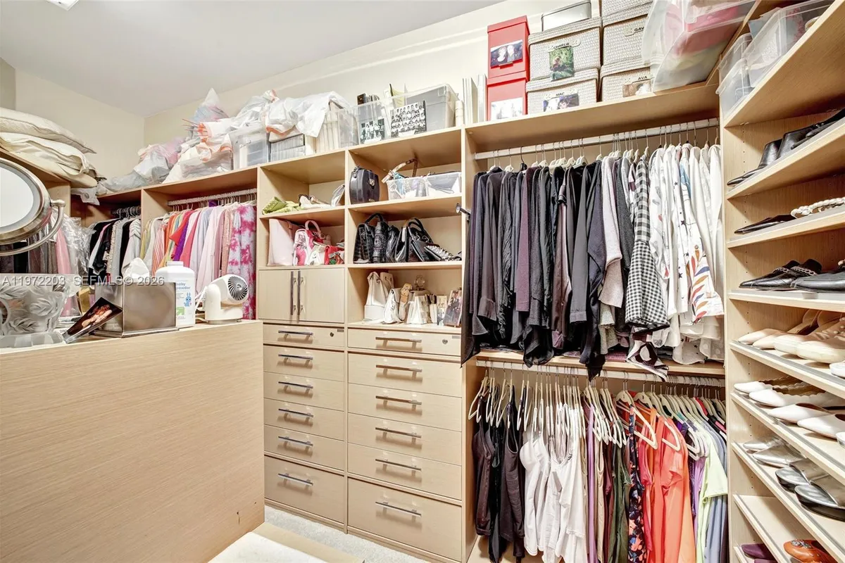 21200 Point Pl, Aventura FL 33180