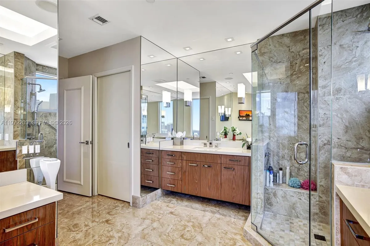 21200 Point Pl, Aventura FL 33180