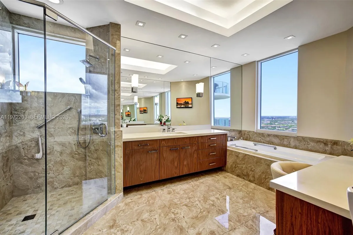 21200 Point Pl, Aventura FL 33180