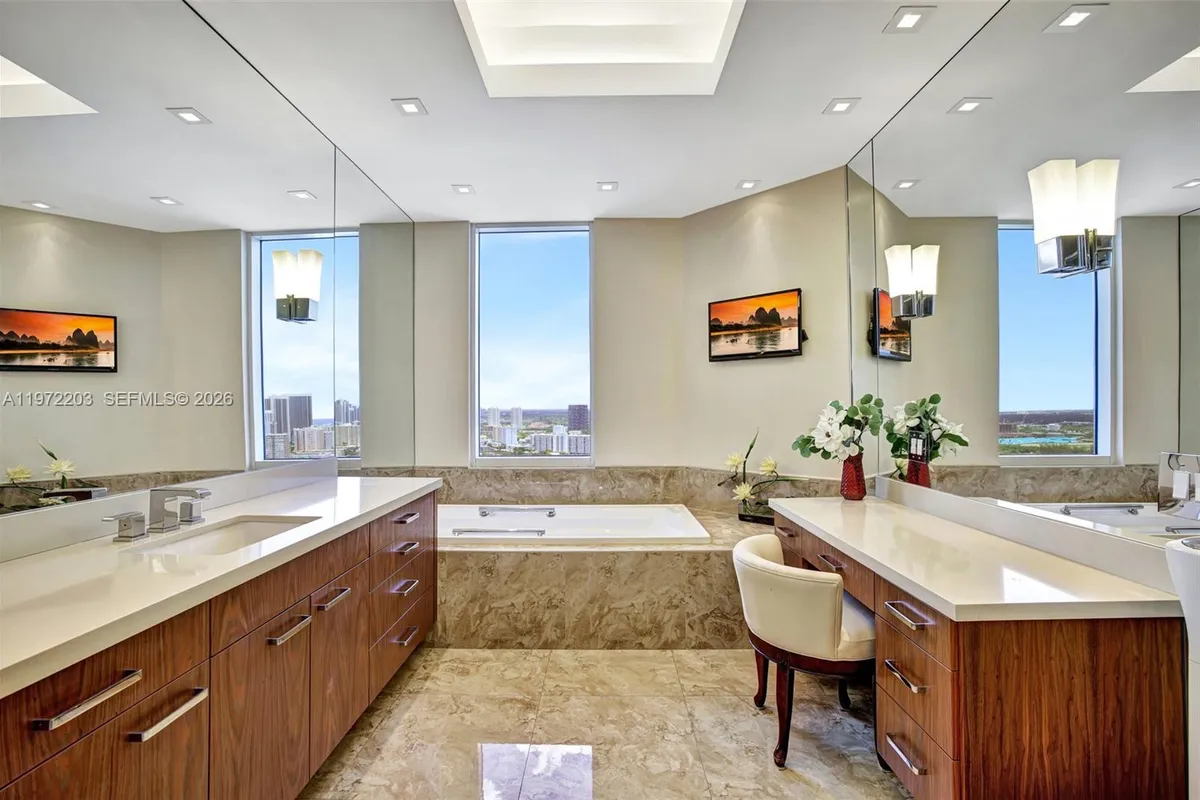 21200 Point Pl, Aventura FL 33180