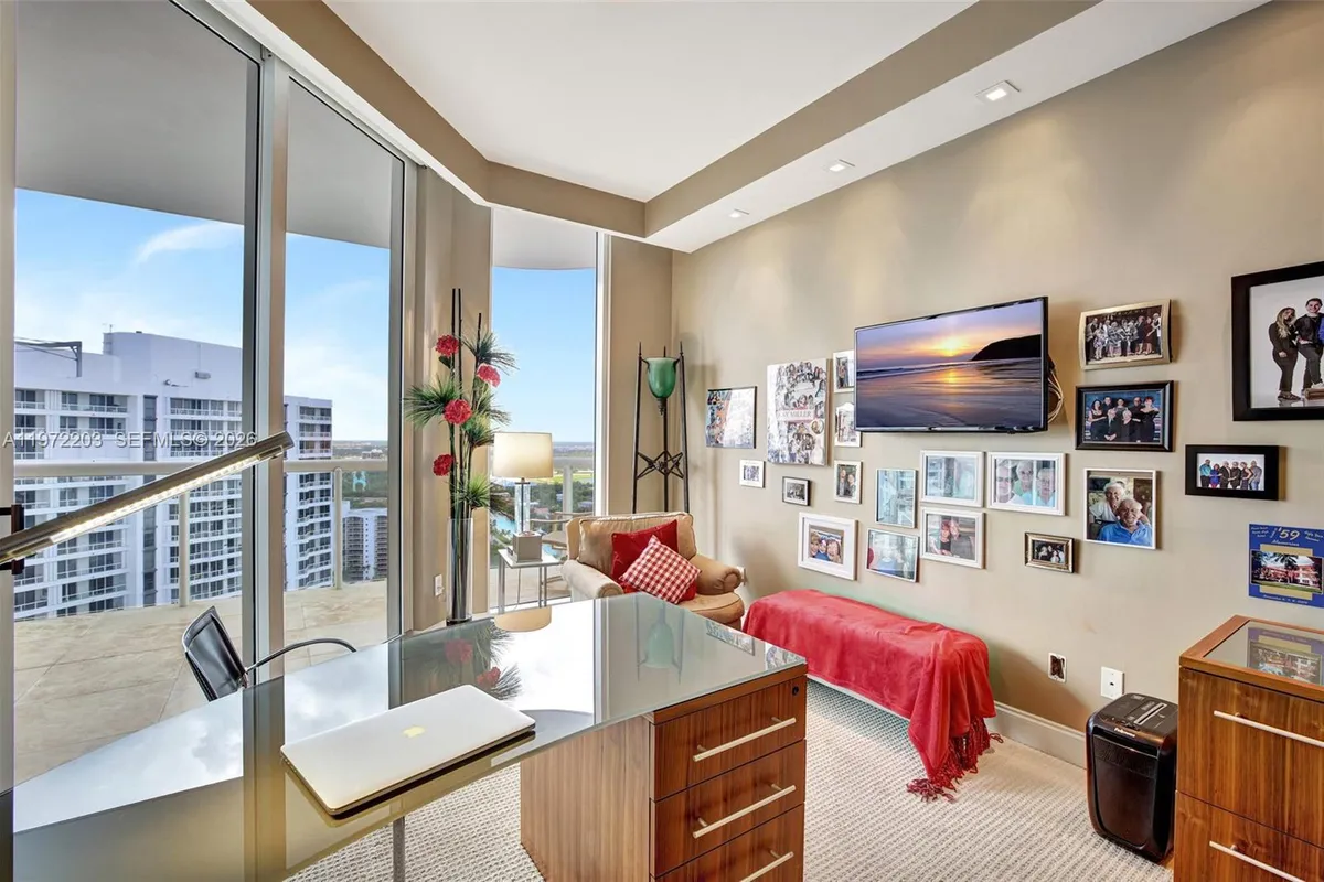 21200 Point Pl, Aventura FL 33180