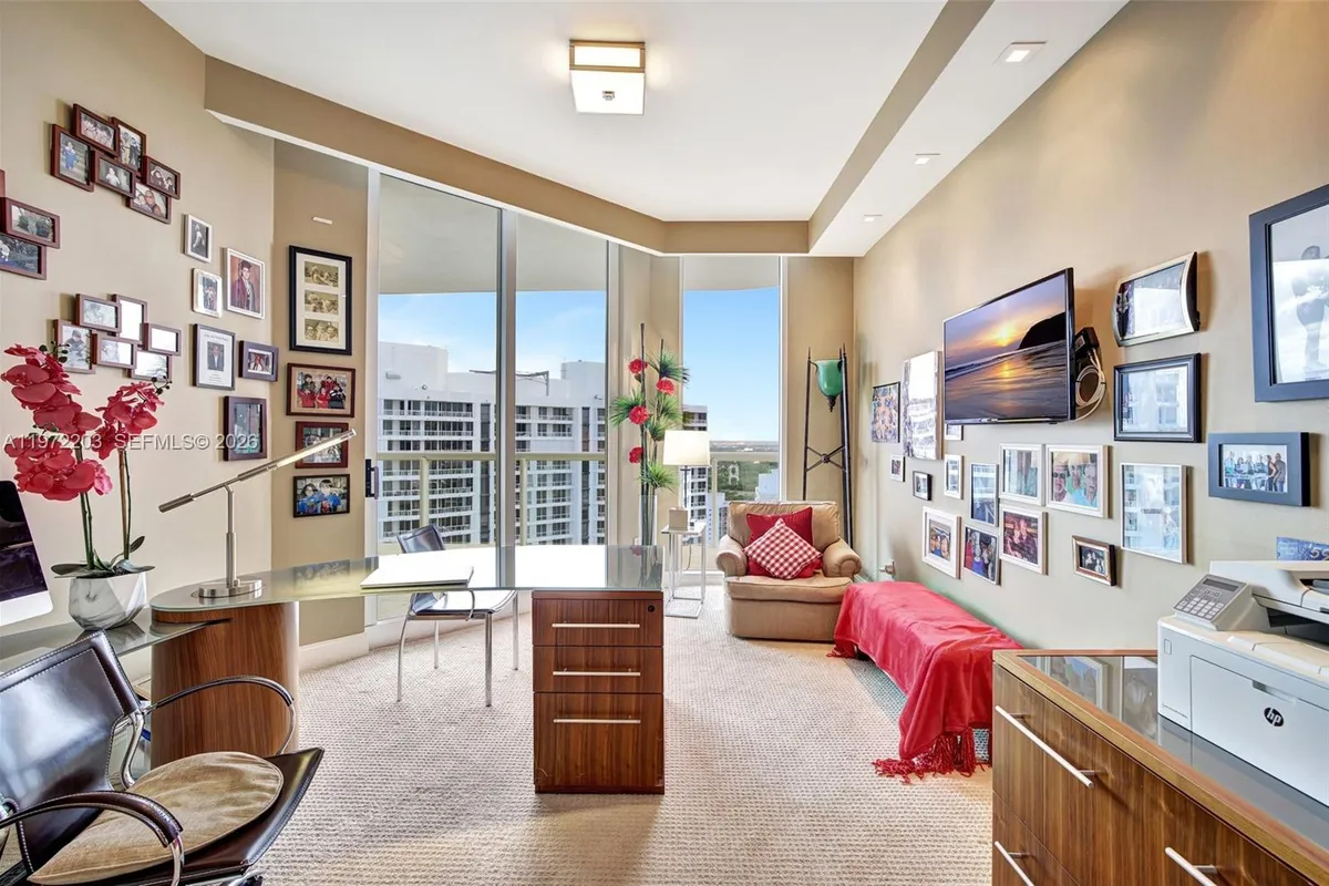 21200 Point Pl, Aventura FL 33180