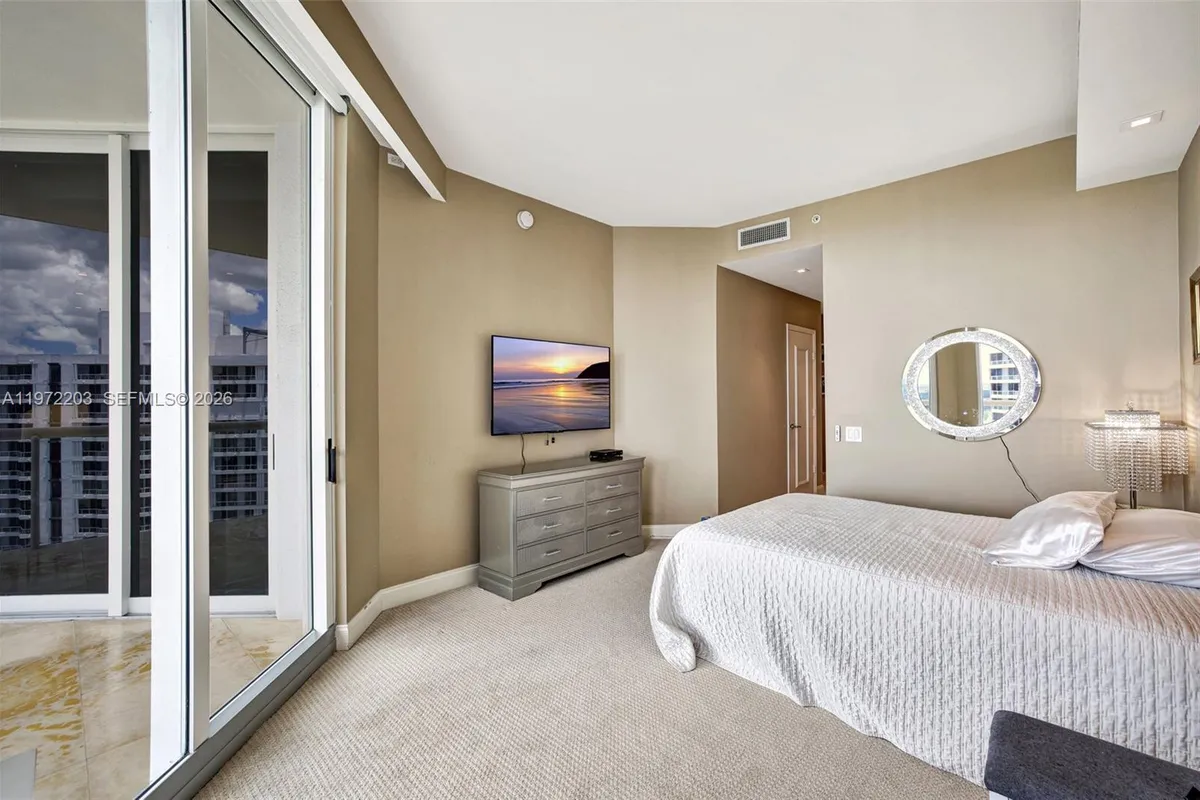 21200 Point Pl, Aventura FL 33180