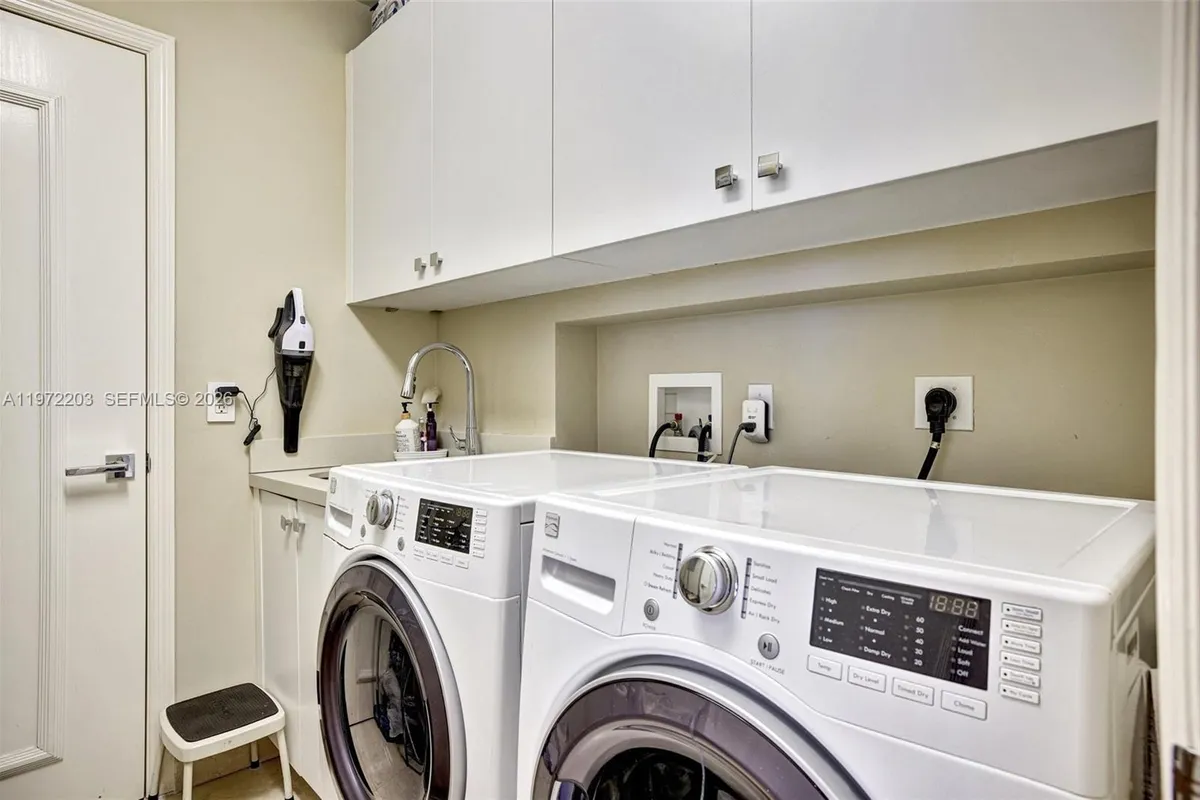 21200 Point Pl, Aventura FL 33180