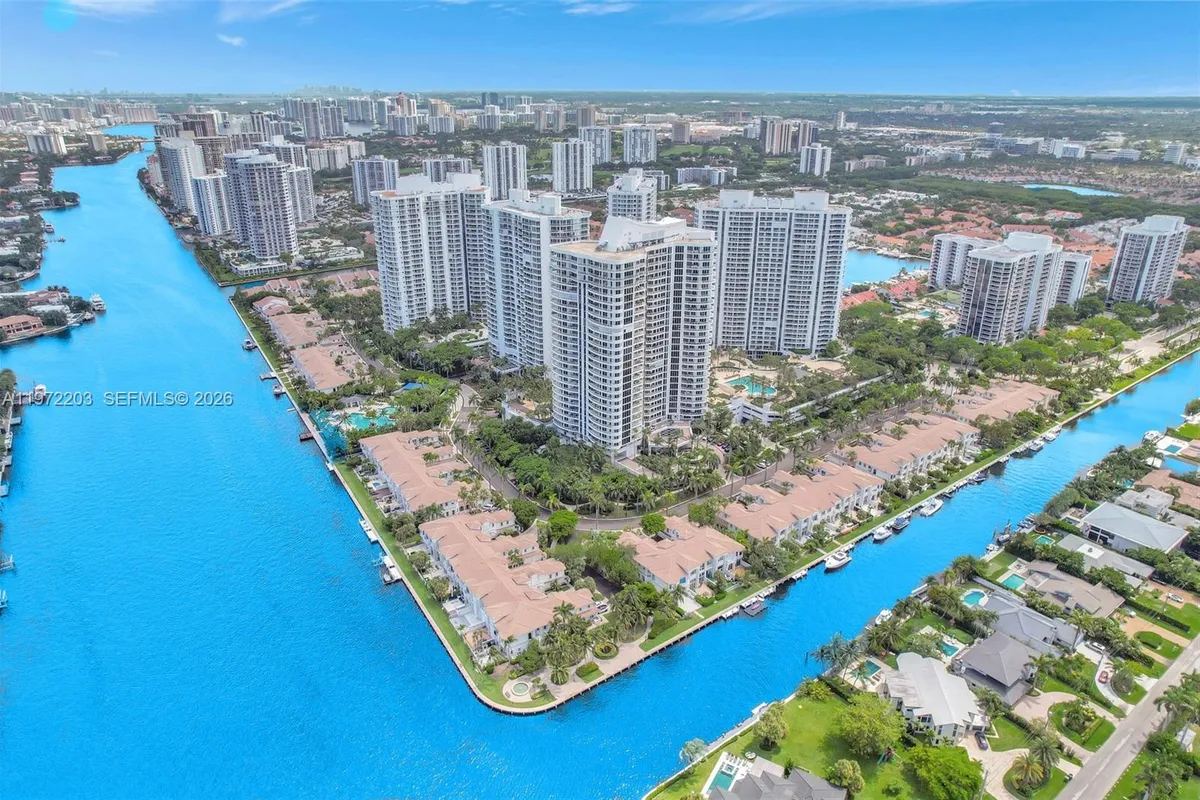 21200 Point Pl, Aventura FL 33180