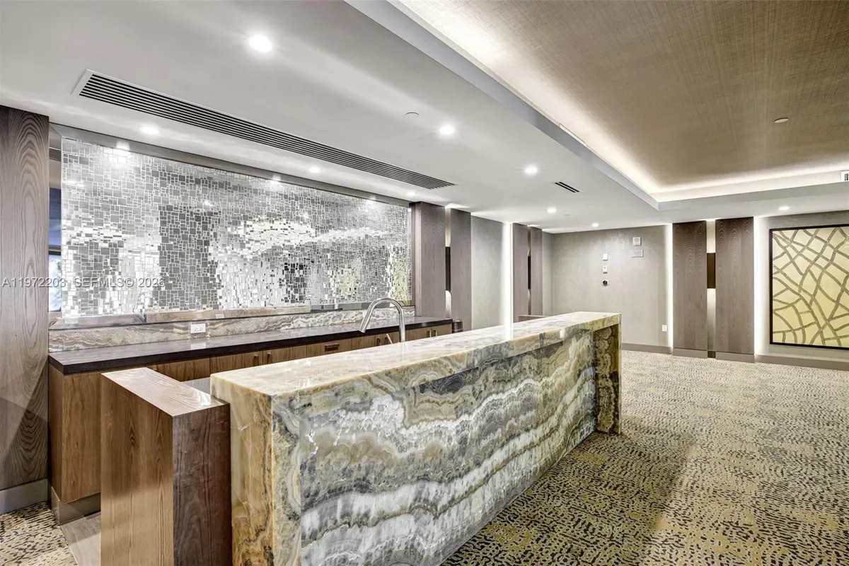 21200 Point Pl, Aventura FL 33180