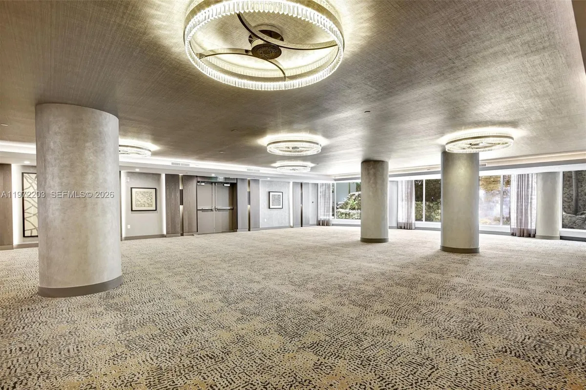 21200 Point Pl, Aventura FL 33180