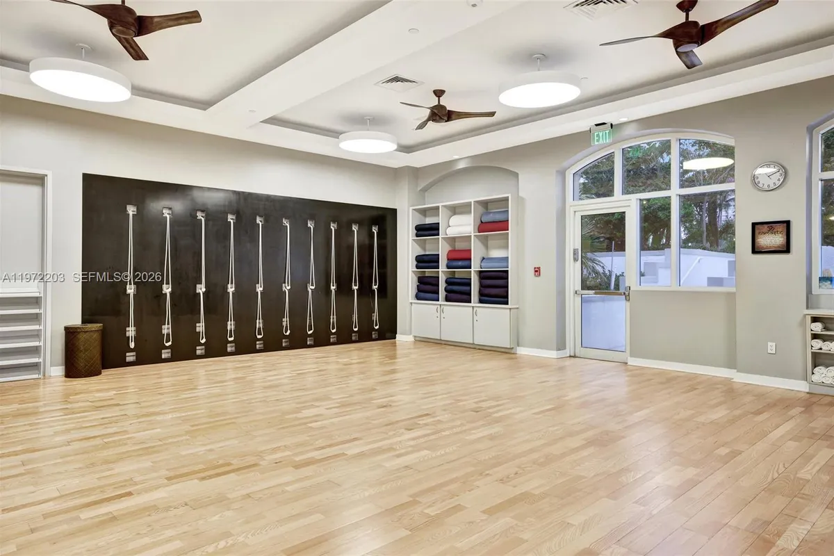 21200 Point Pl, Aventura FL 33180