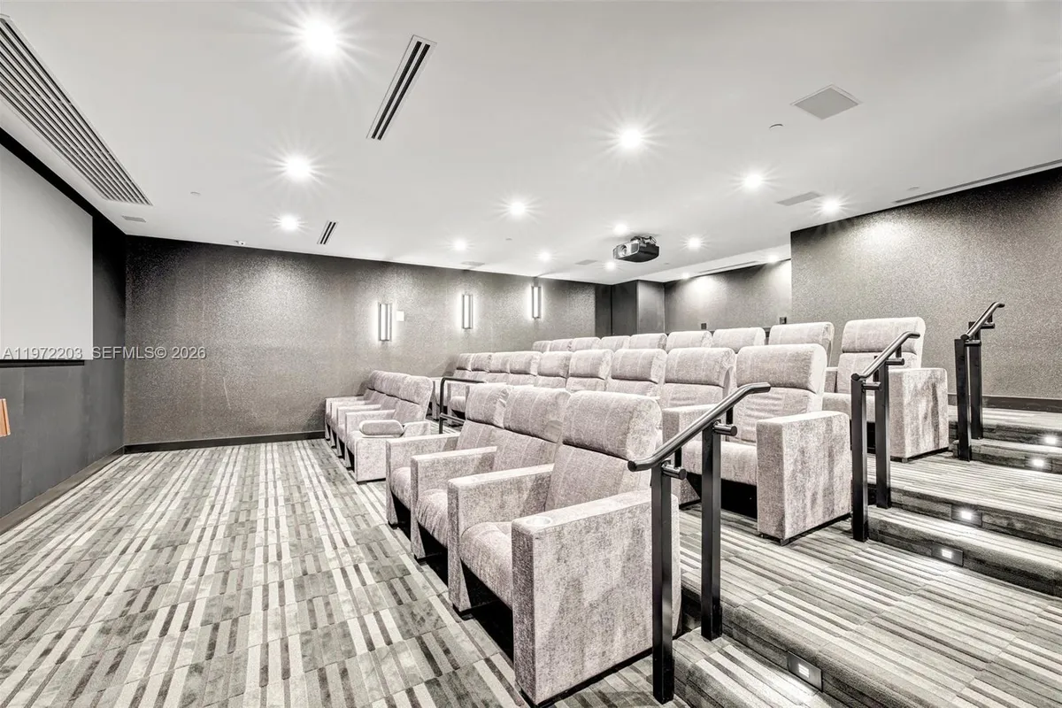 21200 Point Pl, Aventura FL 33180