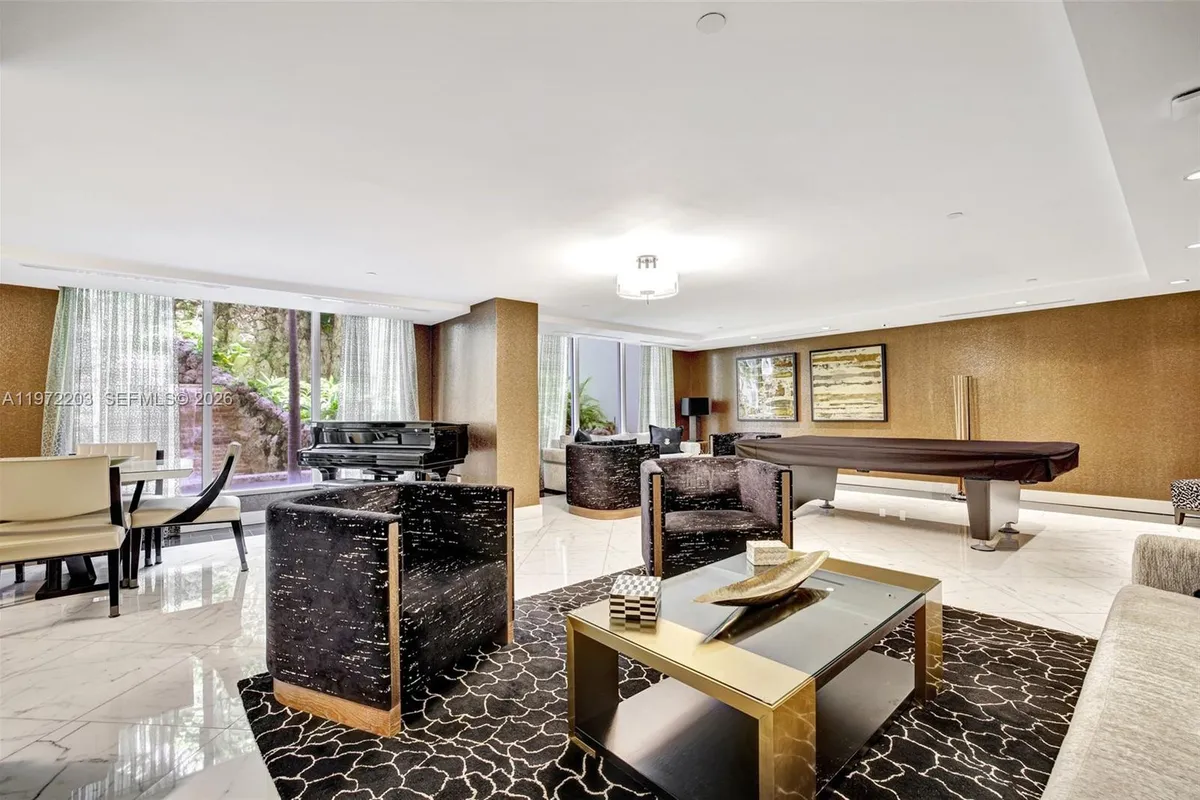 21200 Point Pl, Aventura FL 33180