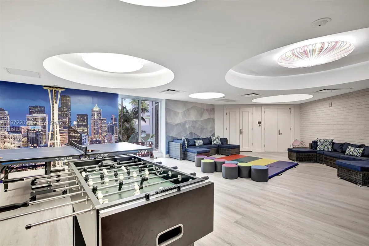 21200 Point Pl, Aventura FL 33180