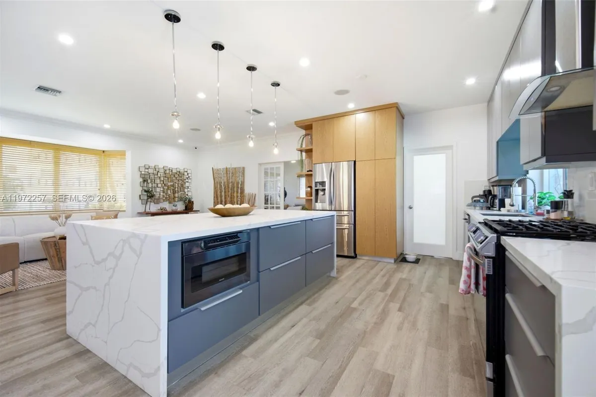 1871 NE 186th St, North Miami Beach FL 33179