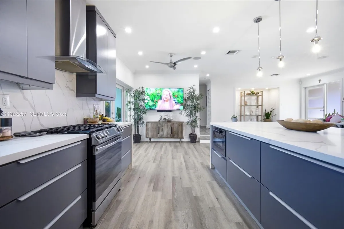 1871 NE 186th St, North Miami Beach FL 33179