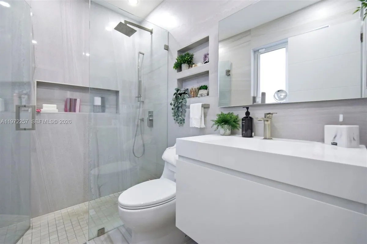 1871 NE 186th St, North Miami Beach FL 33179