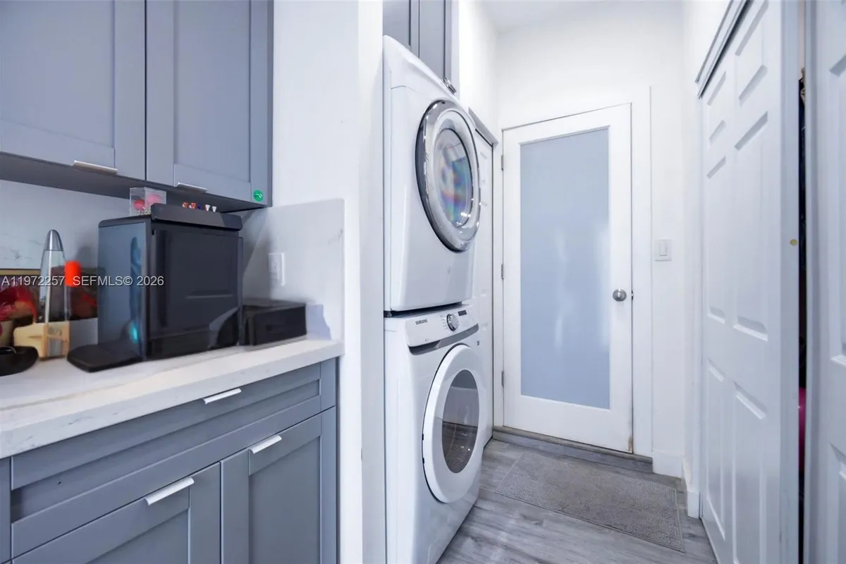 1871 NE 186th St, North Miami Beach FL 33179