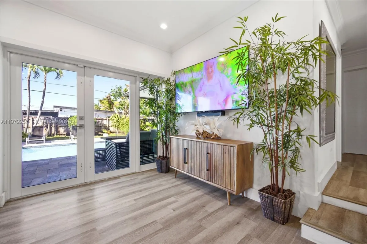 1871 NE 186th St, North Miami Beach FL 33179