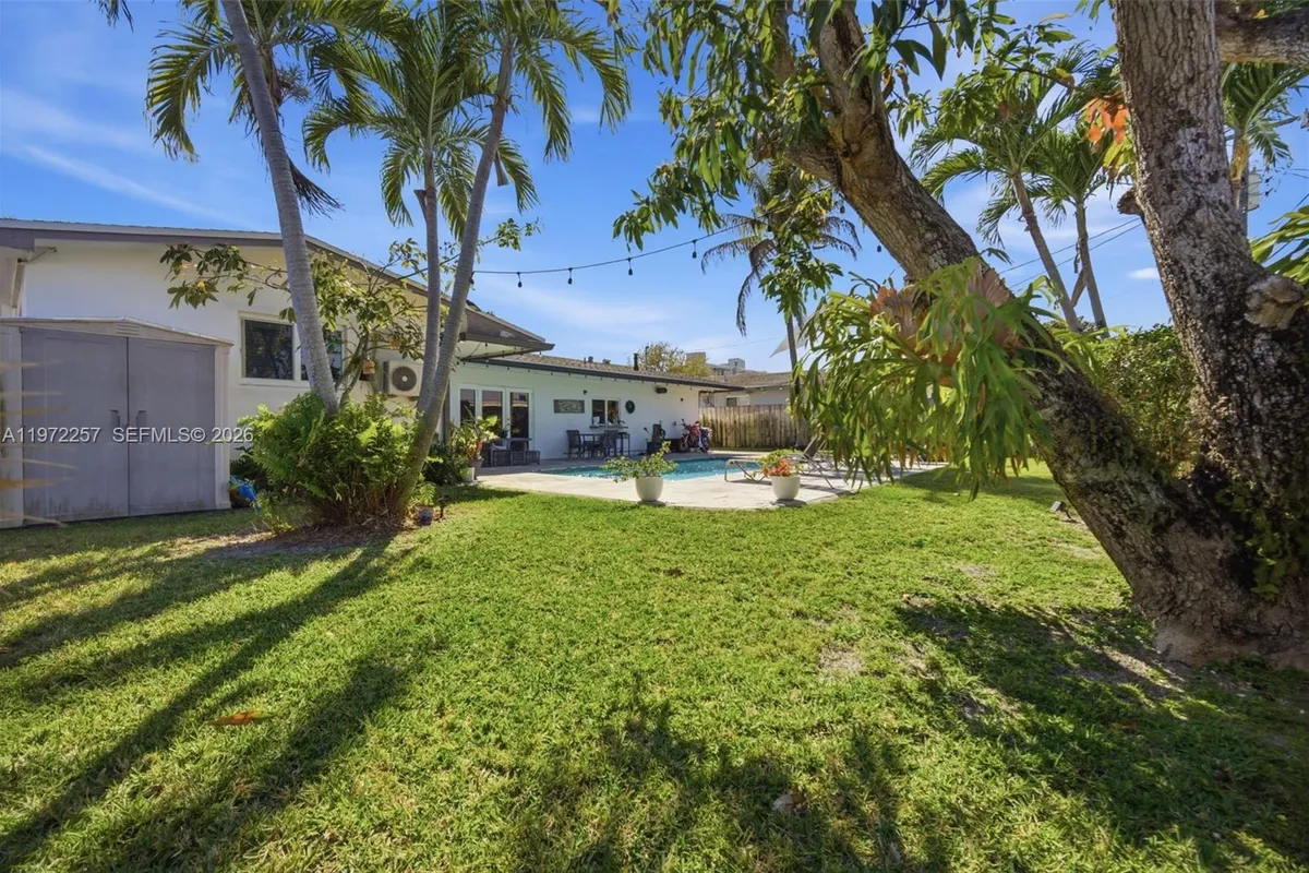 1871 NE 186th St, North Miami Beach FL 33179