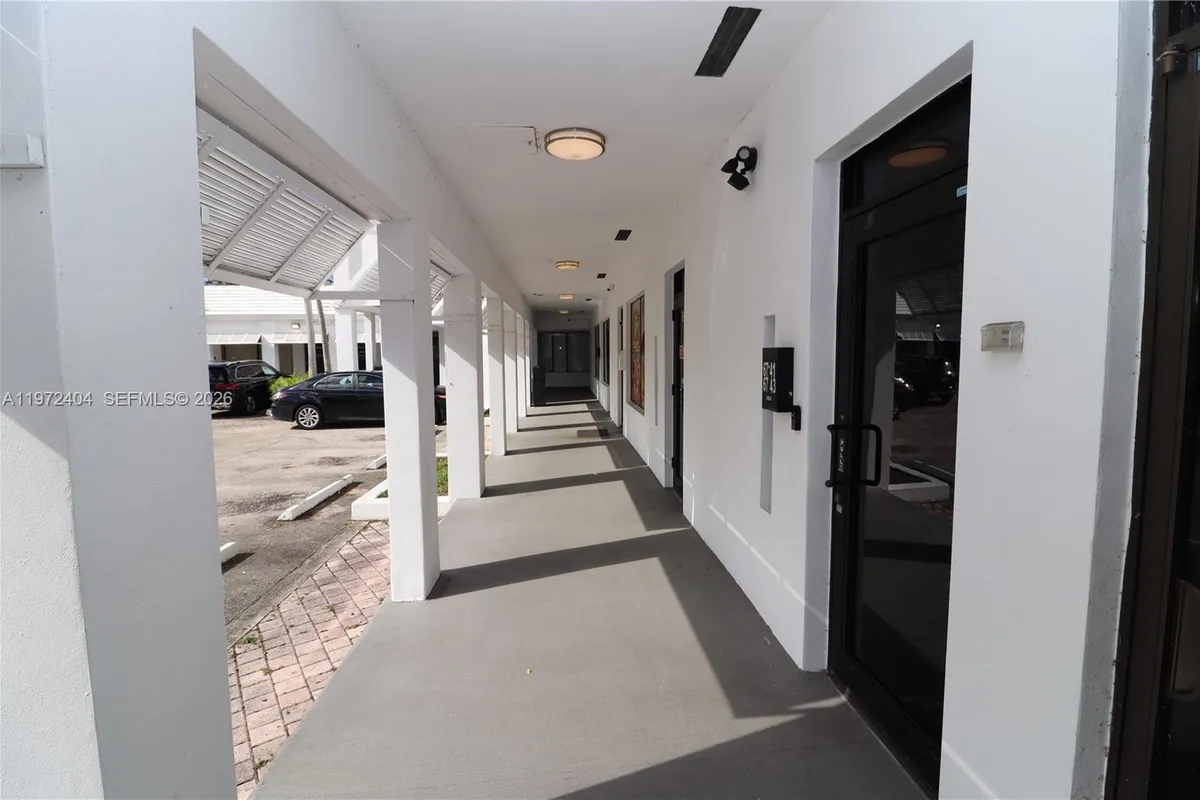 6731 Sunset Strip, Sunrise FL 33313