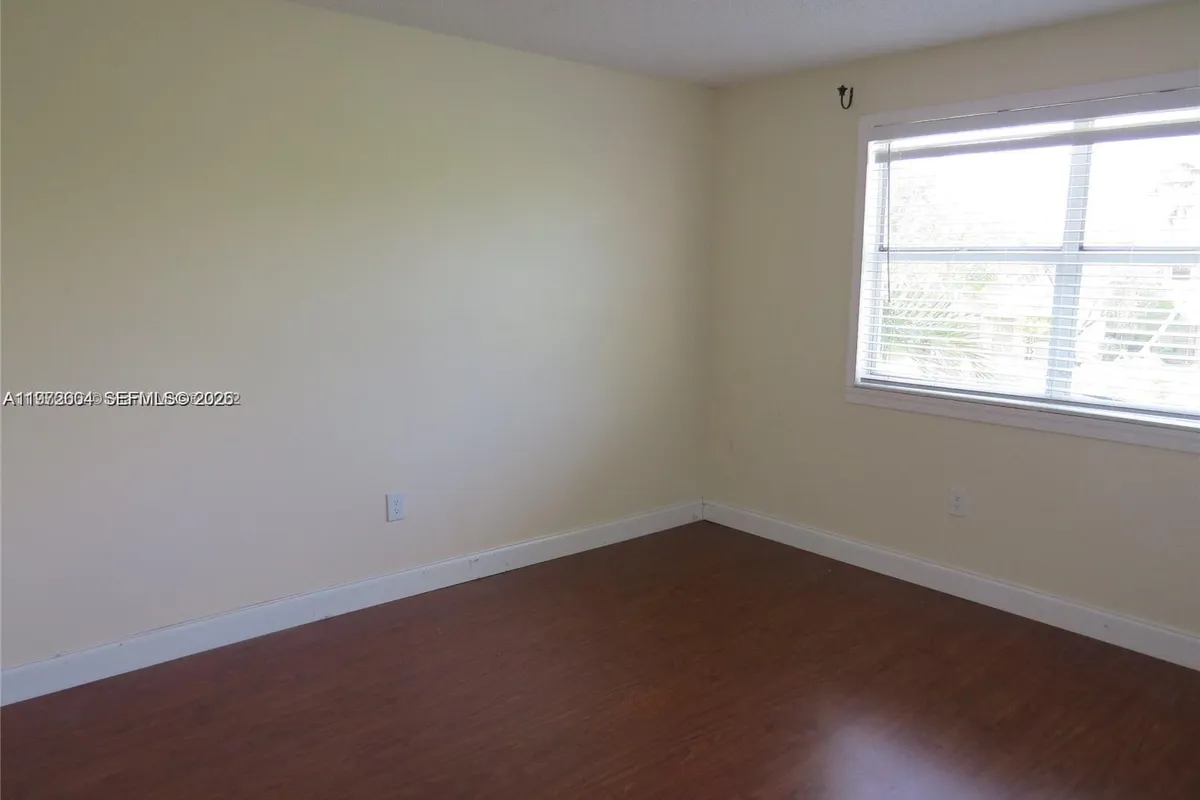 216 Lakeside Cir, Sunrise FL 33326