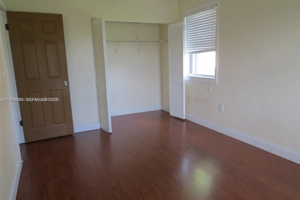 216 Lakeside Cir, Sunrise FL 33326