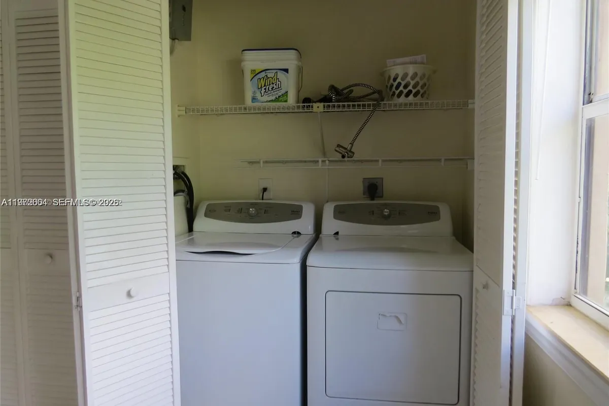 216 Lakeside Cir, Sunrise FL 33326