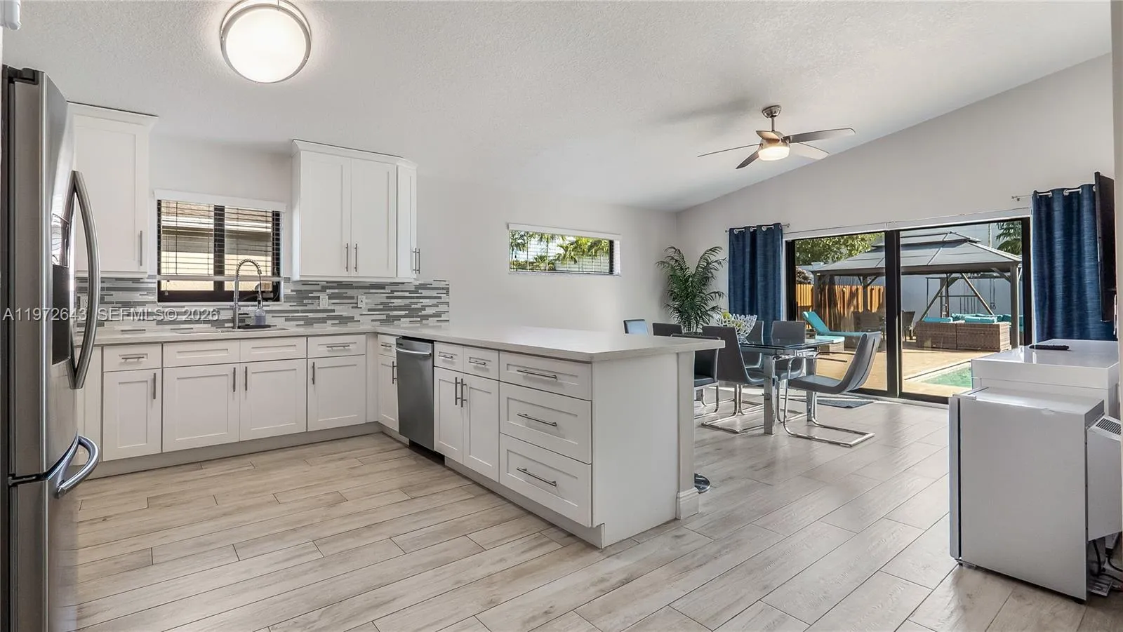 9986 NW 52nd ST, Sunrise FL 33351