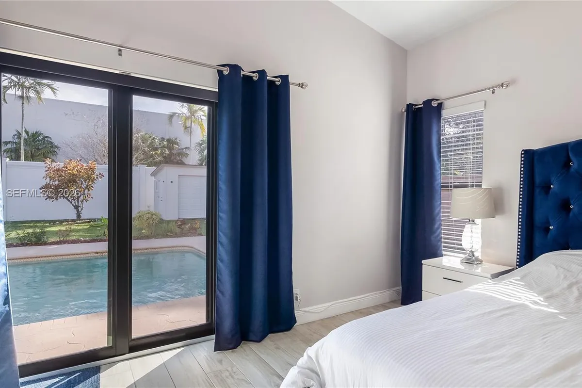 9986 NW 52nd ST, Sunrise FL 33351