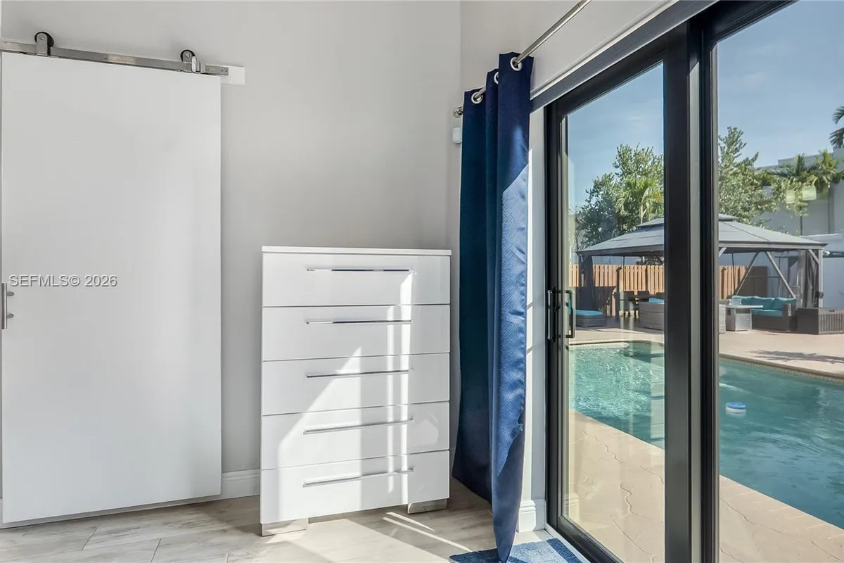 9986 NW 52nd ST, Sunrise FL 33351