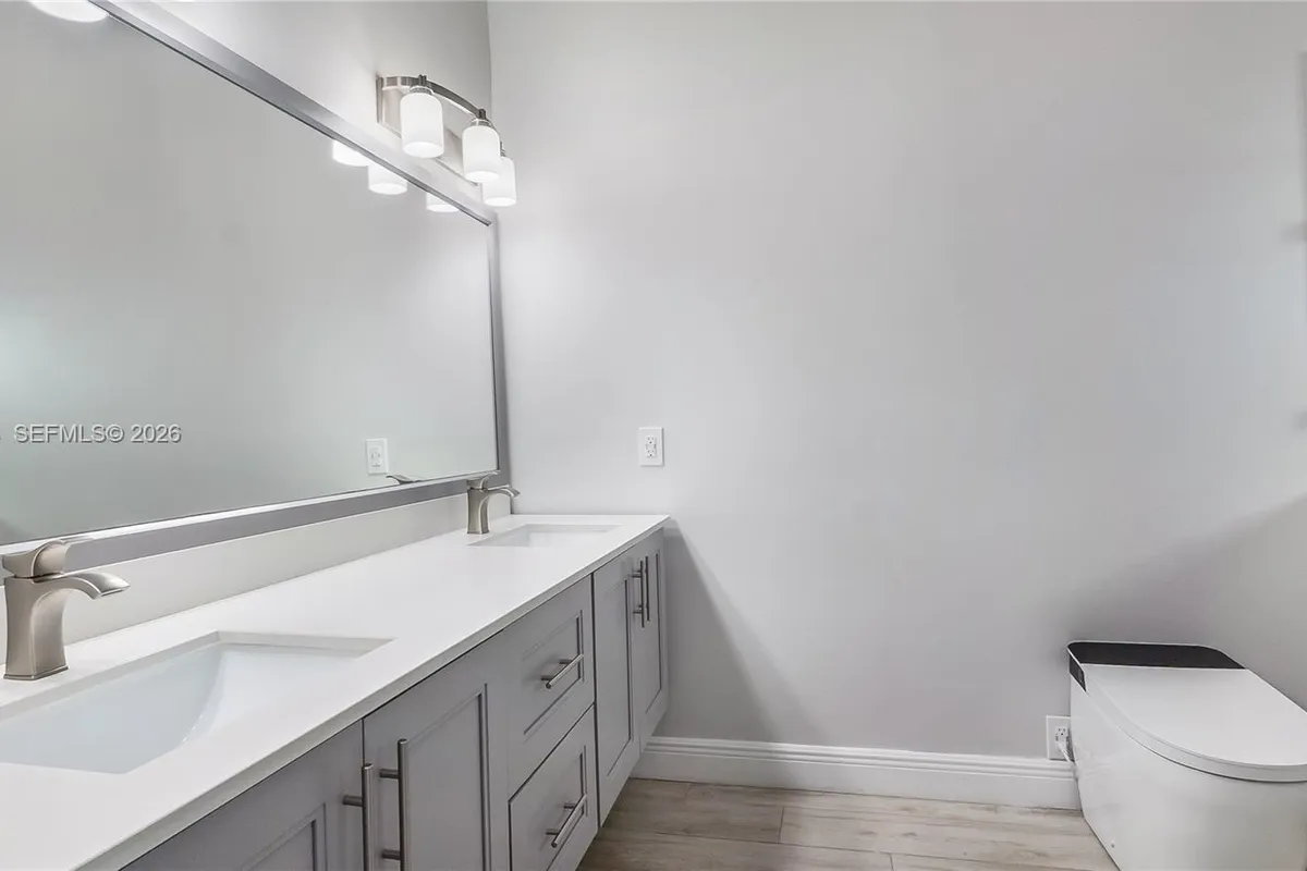 9986 NW 52nd ST, Sunrise FL 33351