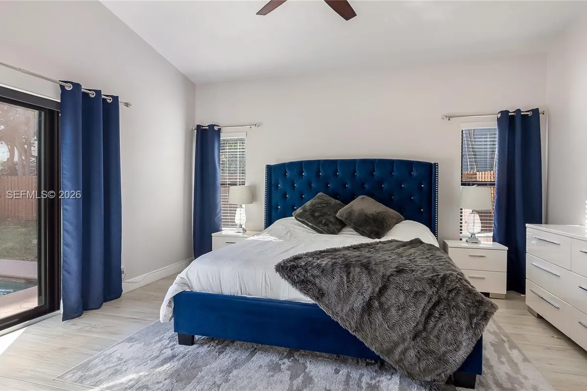 9986 NW 52nd ST, Sunrise FL 33351