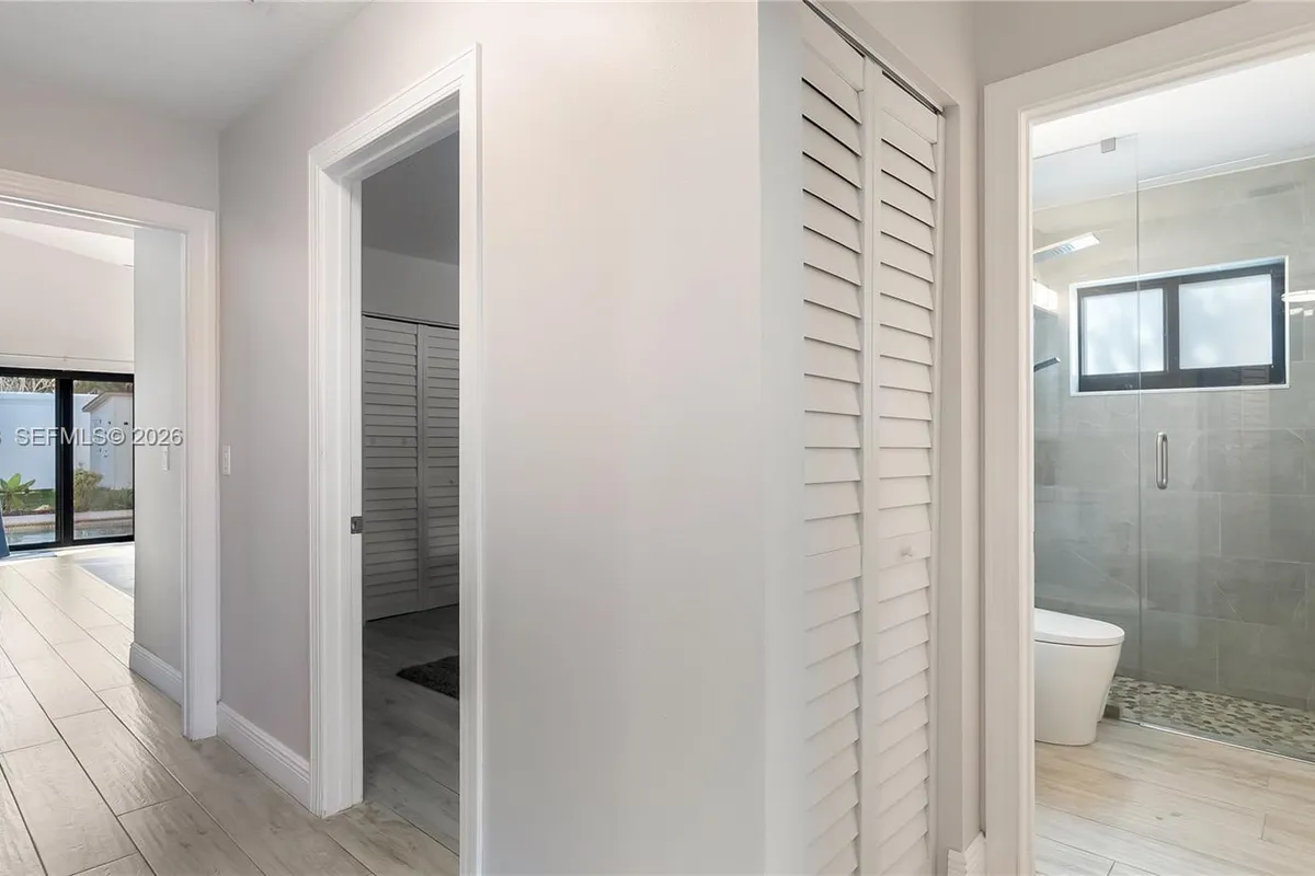 9986 NW 52nd ST, Sunrise FL 33351