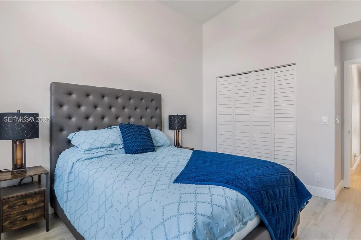 9986 NW 52nd ST, Sunrise FL 33351