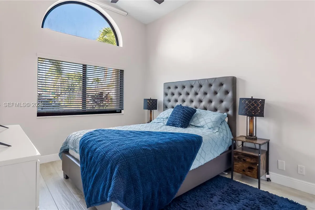 9986 NW 52nd ST, Sunrise FL 33351