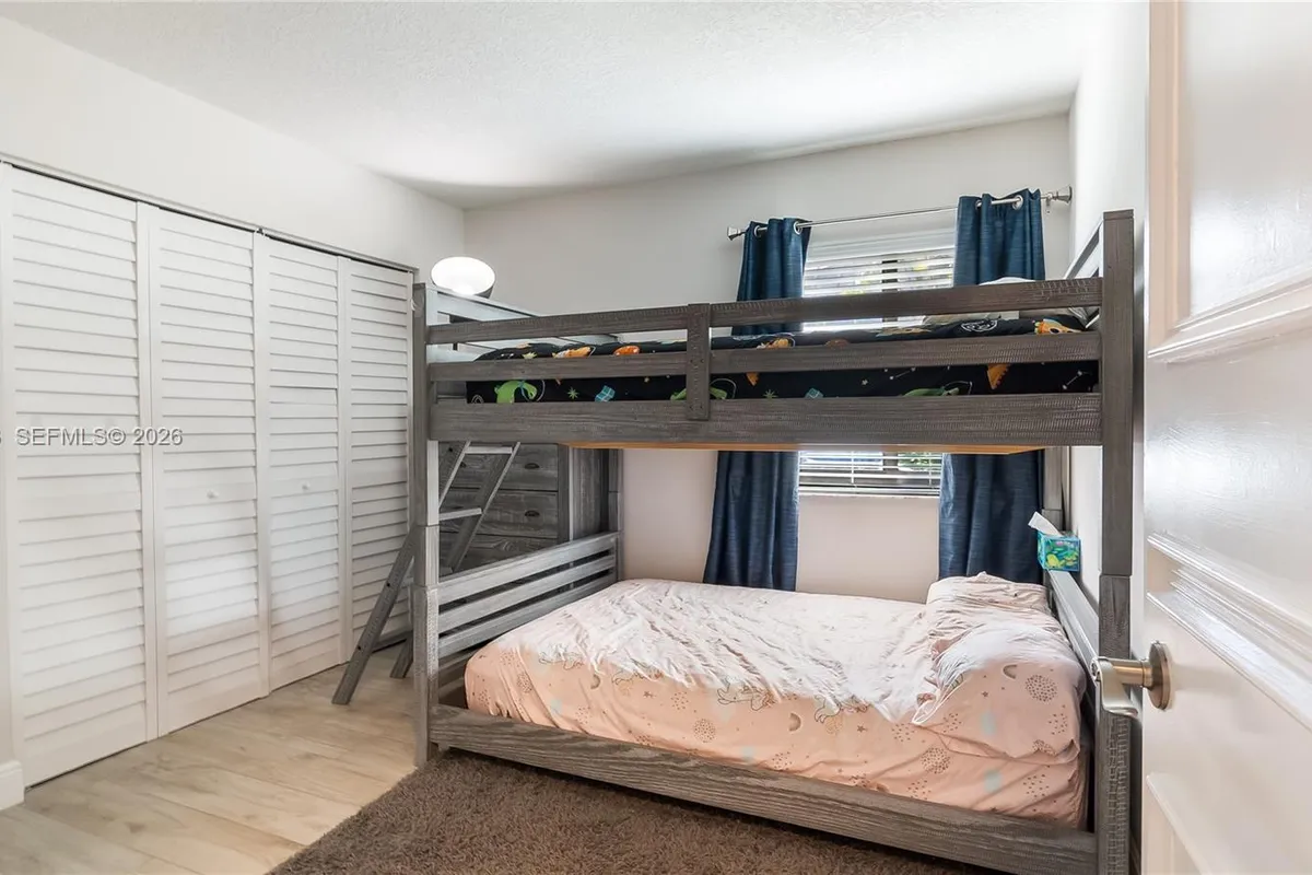 9986 NW 52nd ST, Sunrise FL 33351