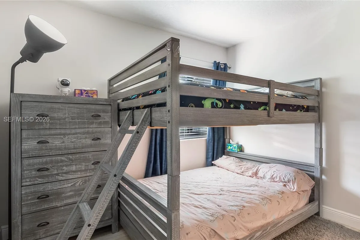 9986 NW 52nd ST, Sunrise FL 33351